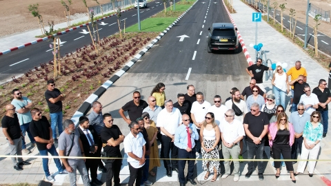 ראש העיר גוזר את הסרט.jpg