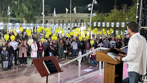 הפריחו בלונים צהובים להשבת החטופים.jpg
